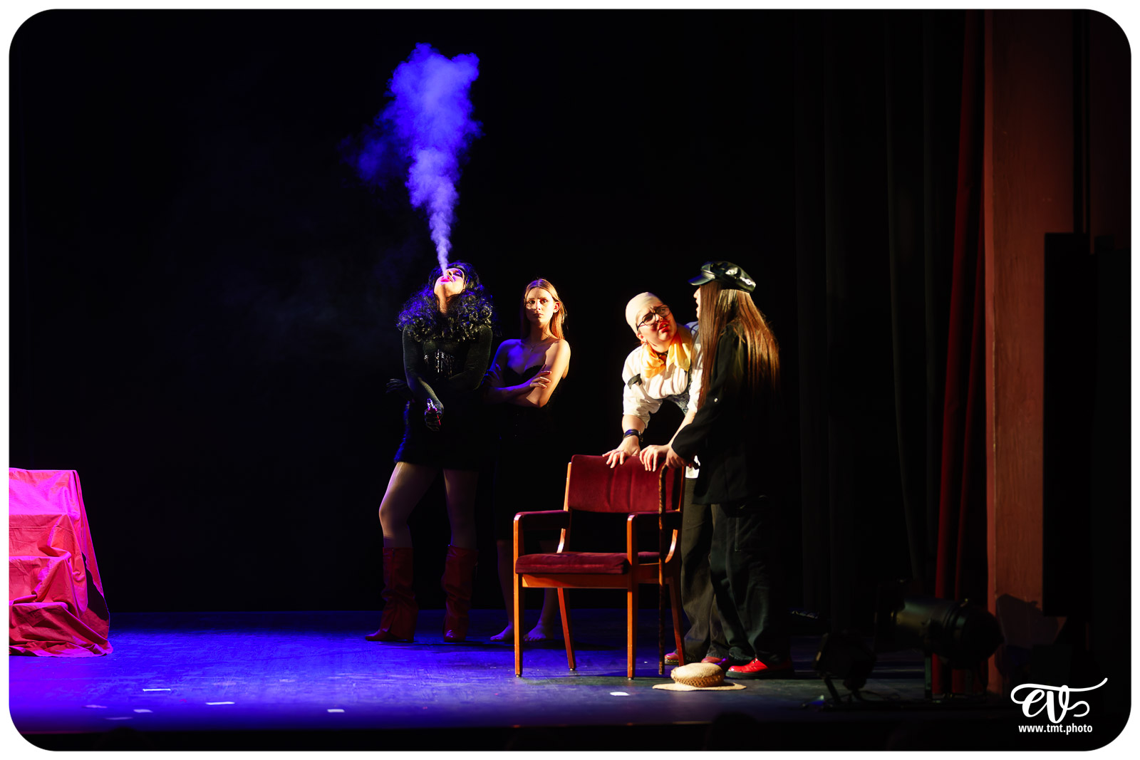 BLANCHE-NEIGE FOUTUE FORET